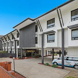 Kingsford Smith 4* Brisbane